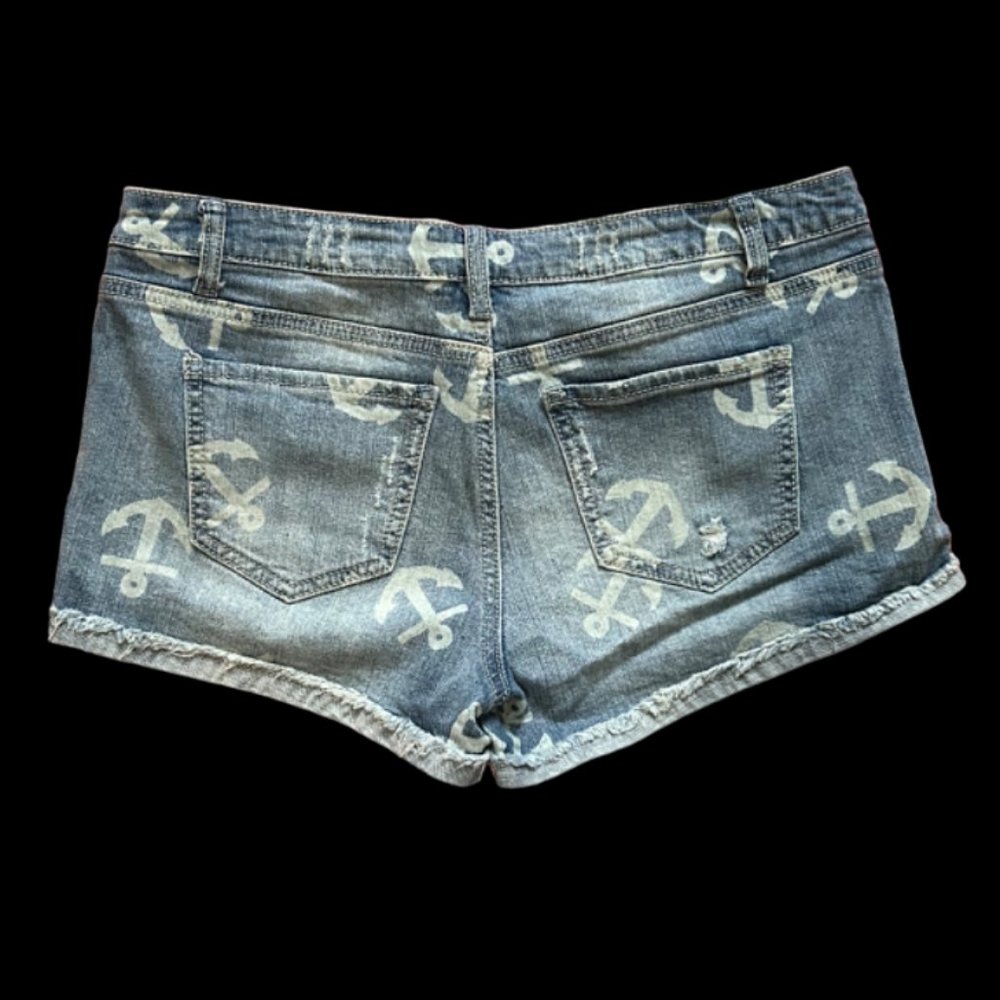 Junior's VANILLA STAR Mid Rise Anchor Shorts - SIZE 11 - Picture 4 of 4